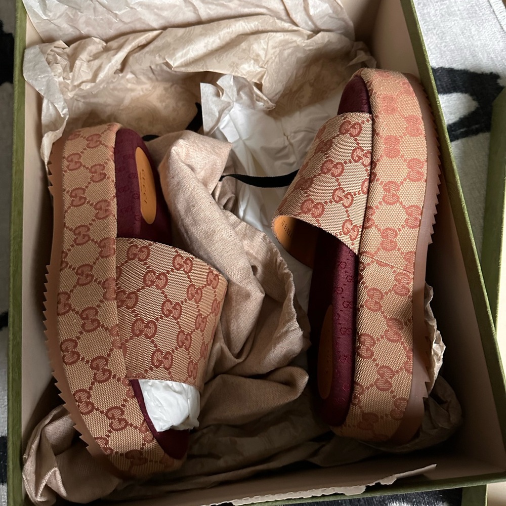 Gucci platform slides NIB 37